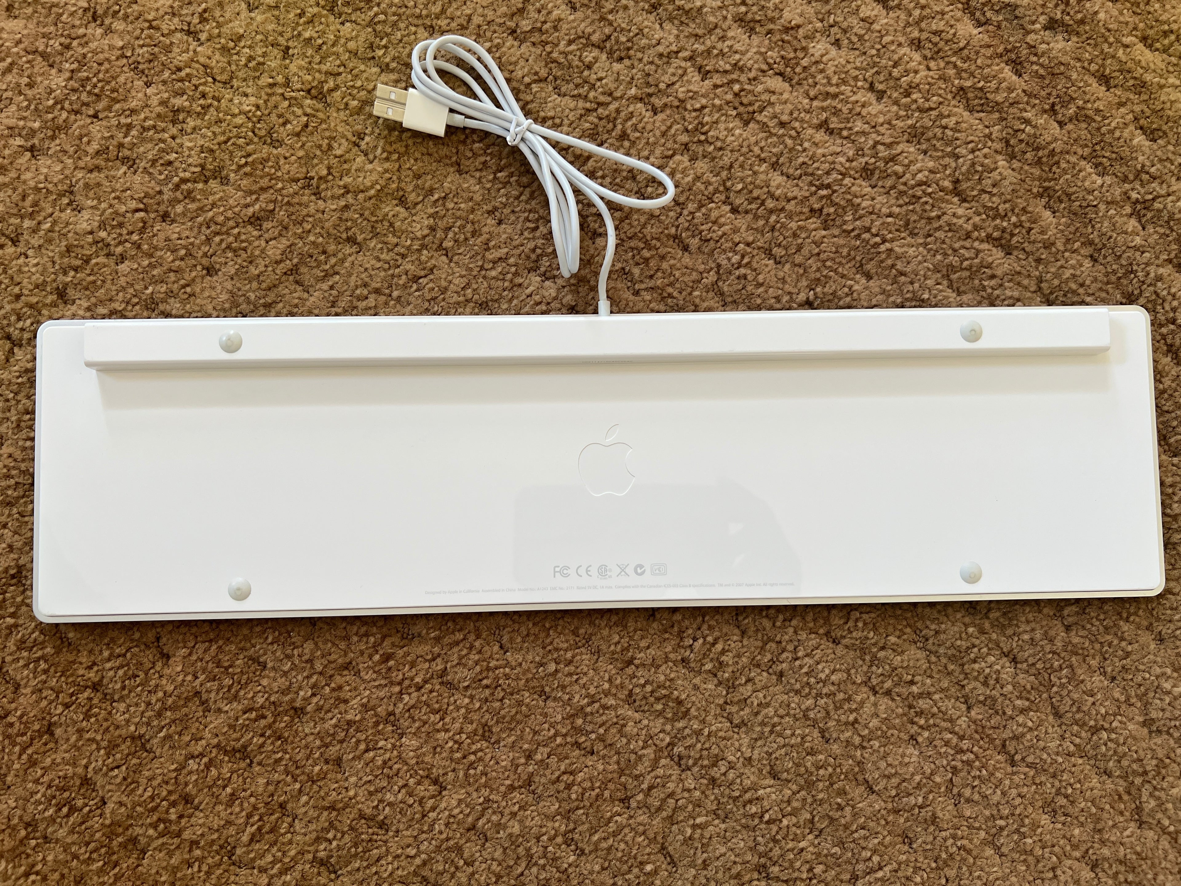 Genuine Apple A1243 Wired Mac Standard USB Keyboard with Numeric Keypad, White, Pre-Owned