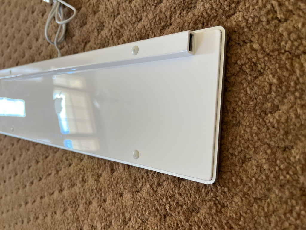 Genuine Apple A1243 Wired Mac Standard USB Keyboard with Numeric Keypad, White, Pre-Owned