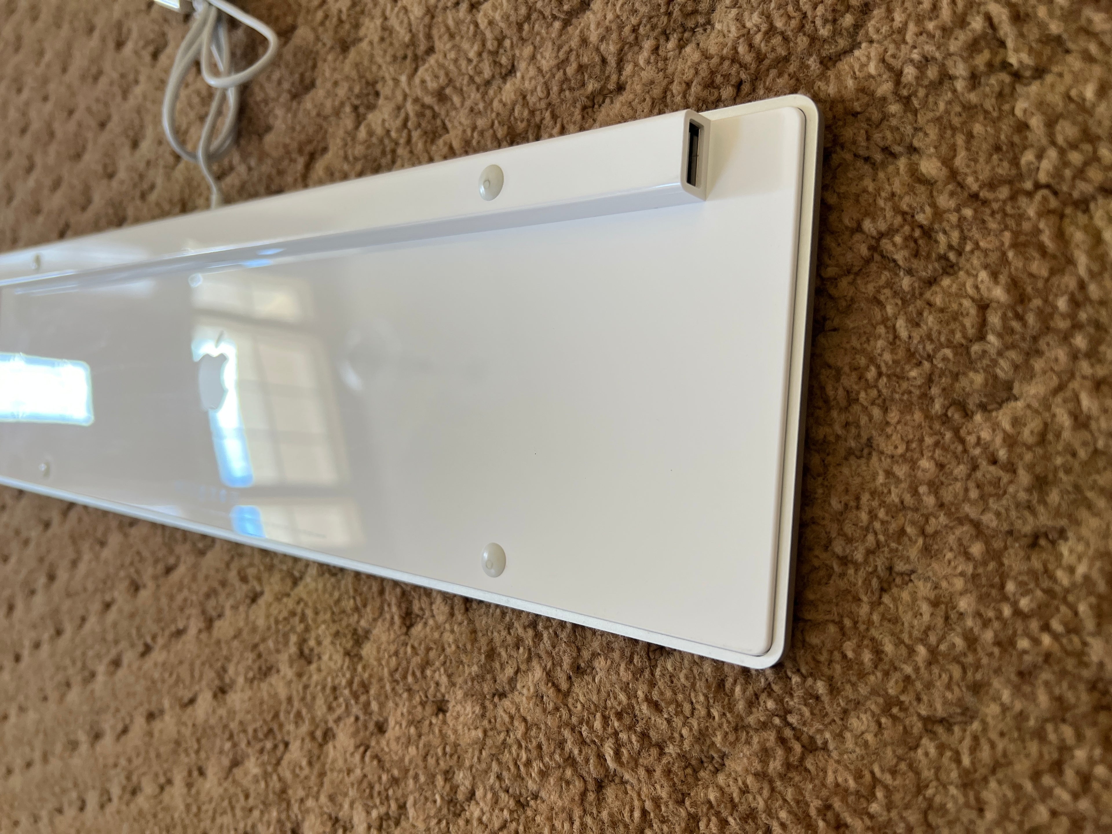 Genuine Apple A1243 Wired Mac Standard USB Keyboard with Numeric Keypad, White, Pre-Owned