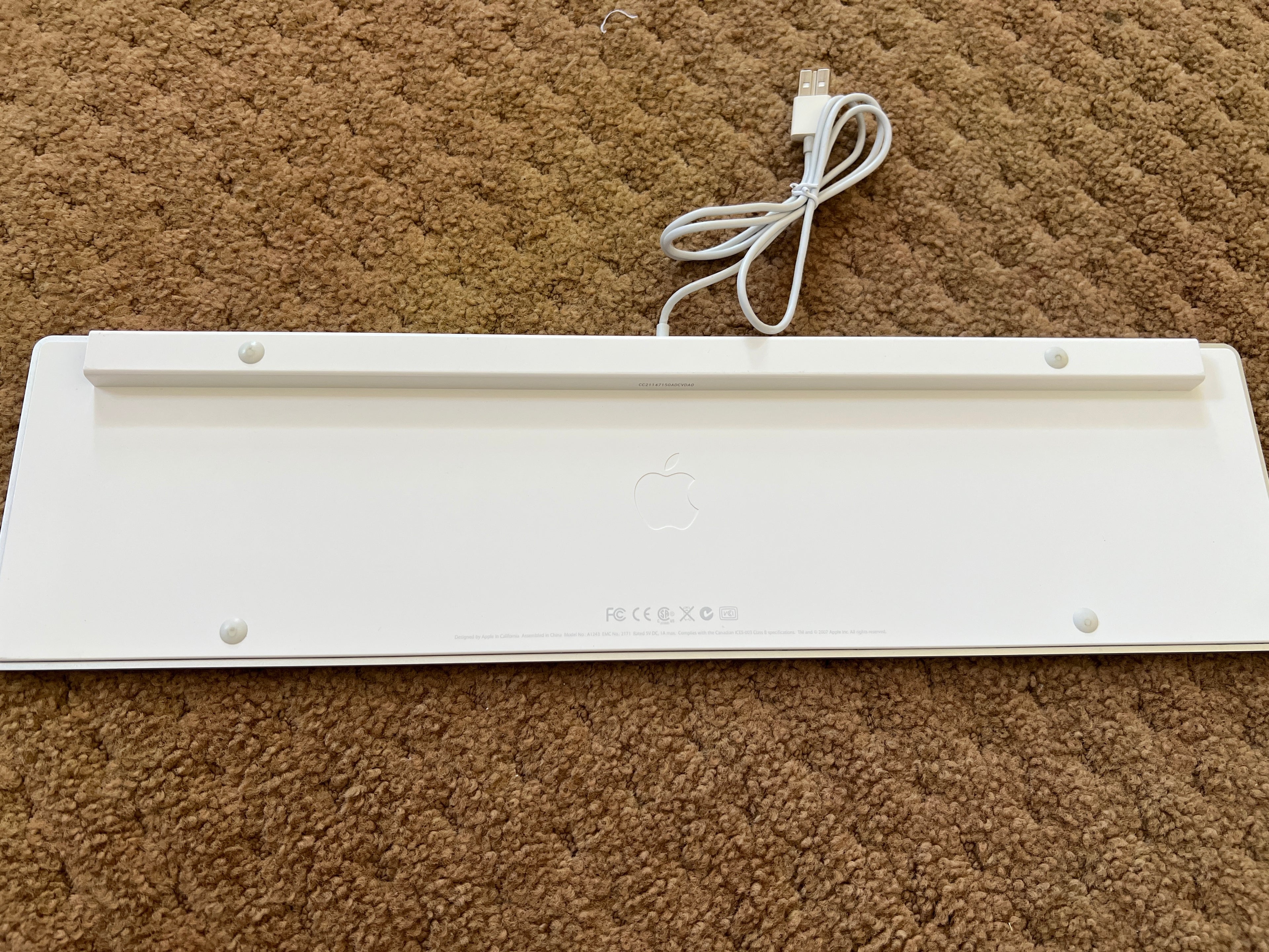 Genuine Apple A1243 Wired Mac Standard USB Keyboard with Numeric Keypad, White, Pre-Owned