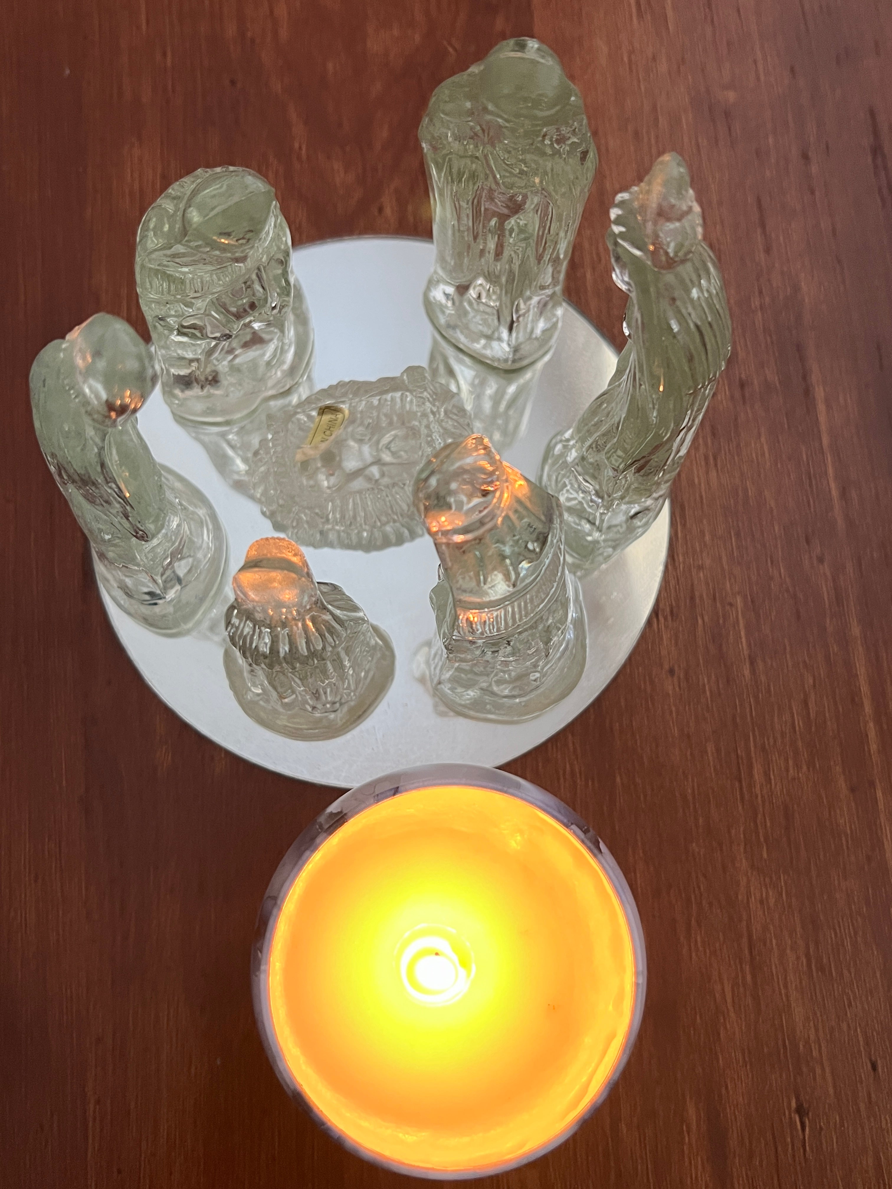 7-Piece Sparkling Vintage 1980s Clear Glass Nativity Set with Mirror Base - Windsor Collection