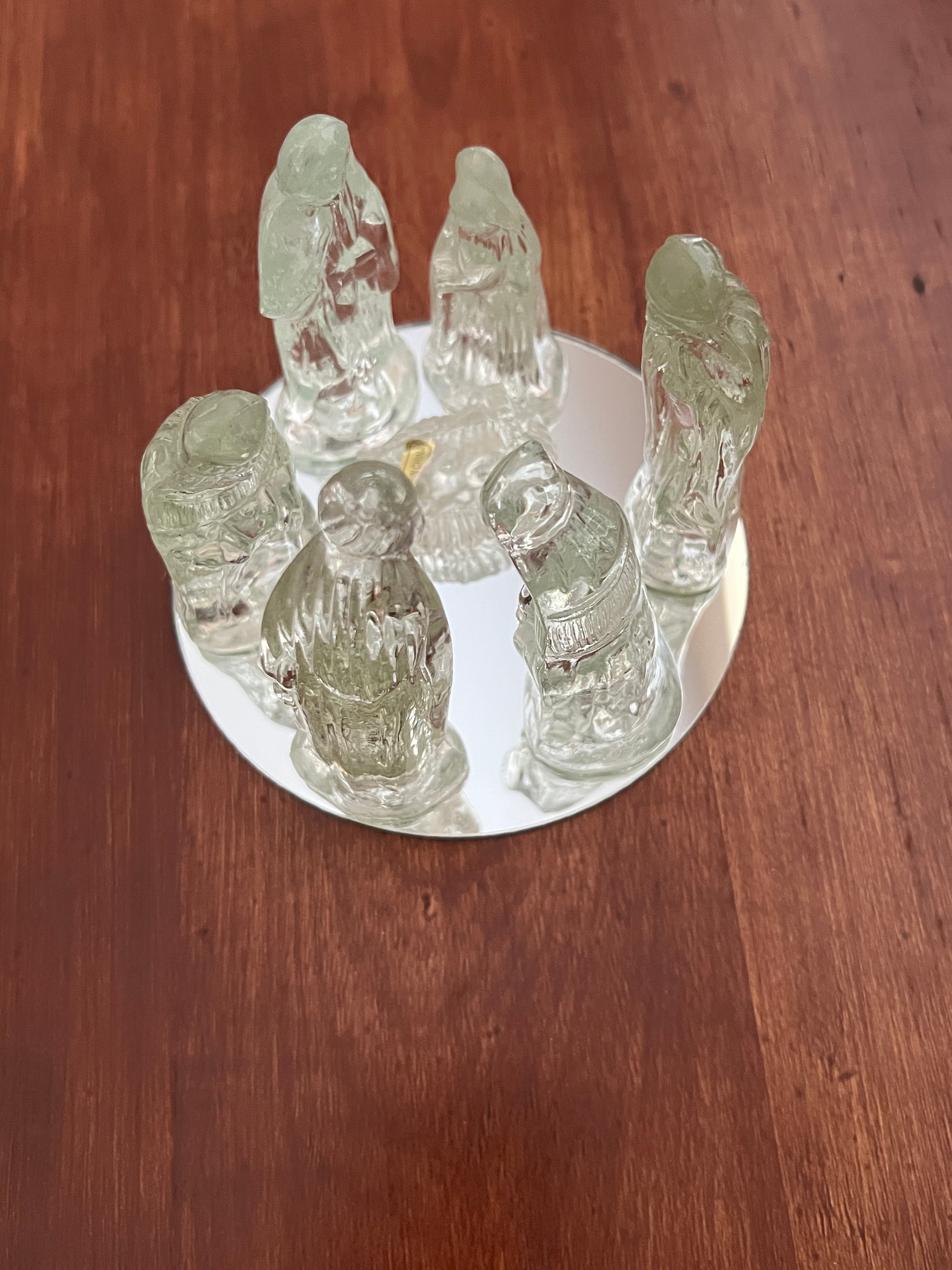 7-Piece Sparkling Vintage 1980s Clear Glass Nativity Set with Mirror Base - Windsor Collection