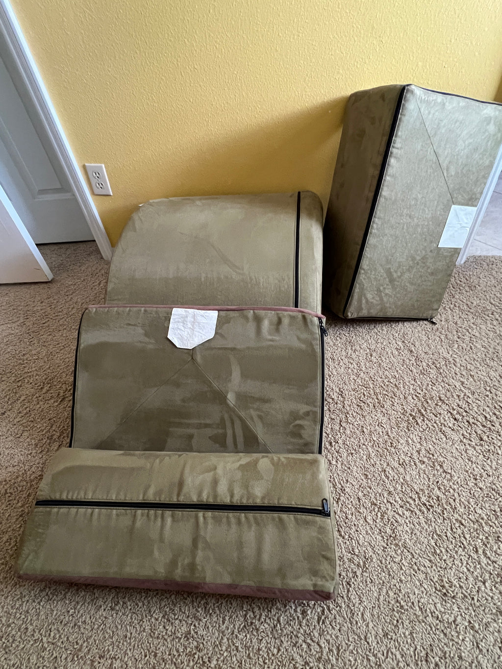 Ultimate Comfort & Relief: Avana 4-Piece Zero Gravity Bed Wedge Pillow System in Mocha-Sage