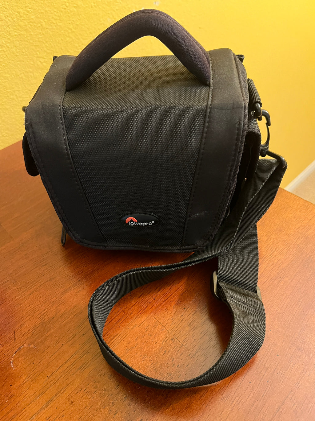 Nikon Coolpix L100 10MP Digital Camera with 15x Optical VR Zoom + Lowepro Case & Accessories